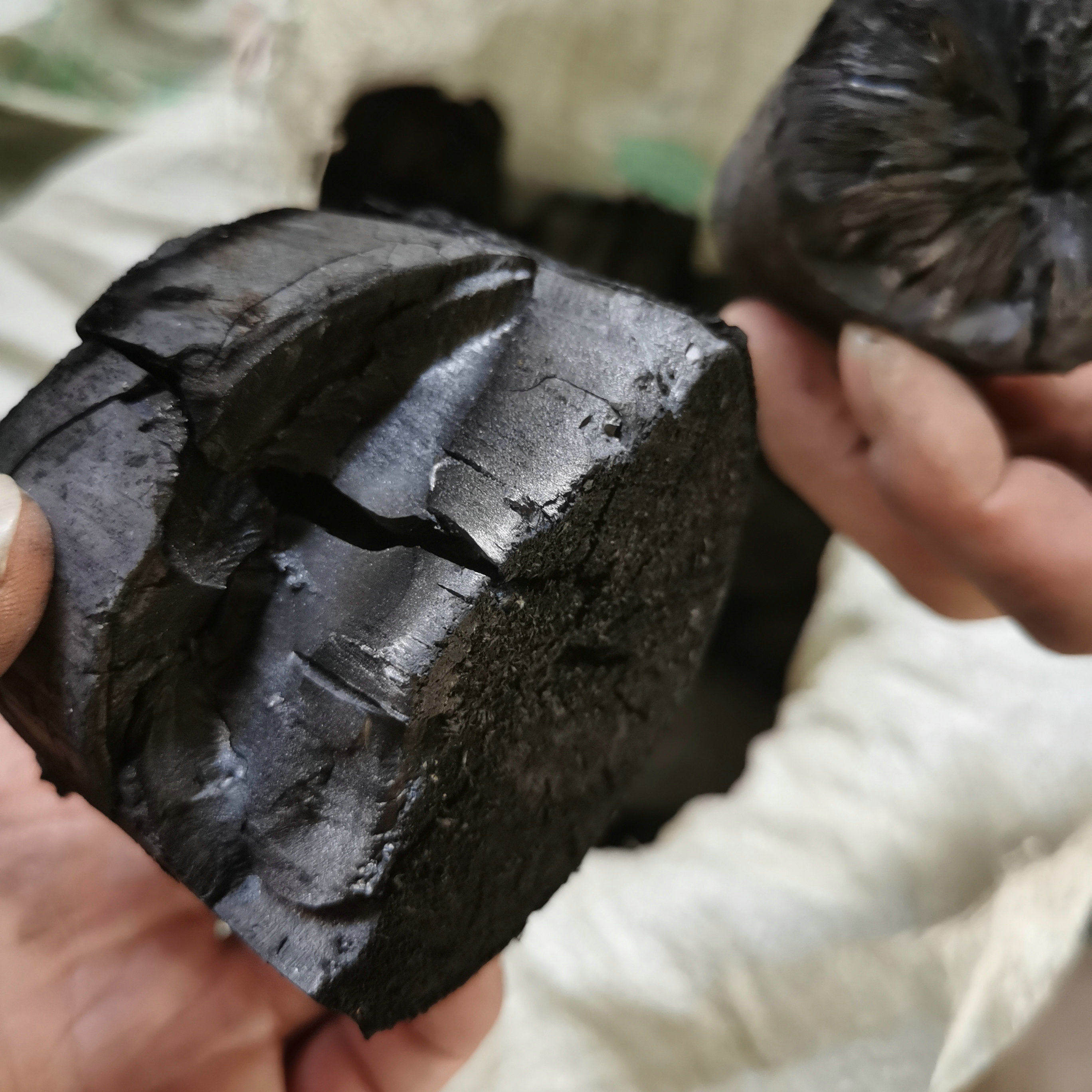 灰山土窑白碳无烟户外木炭烧烤碳家用烤火取暖易燃烤肉炭钢碳耐烧
