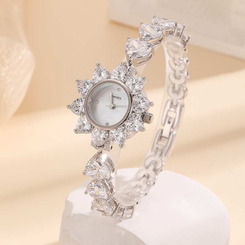 手表小表盘满天星手链条表轻奢同款小红书爆款鱼尾链女表指针