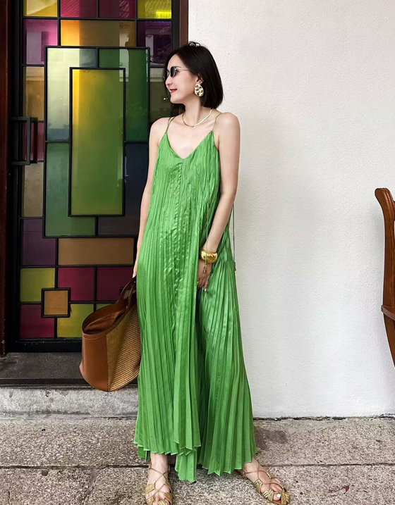 现货 撩人又魅又欲 度假女神亮果绿色复古时髦褶皱风情吊带连衣裙
