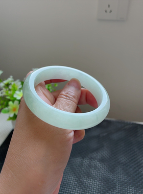 天然翡翠缅甸A貨60圈冰糯种水润飘绿宽边手镯尺寸59.7*13.4*8.7mm