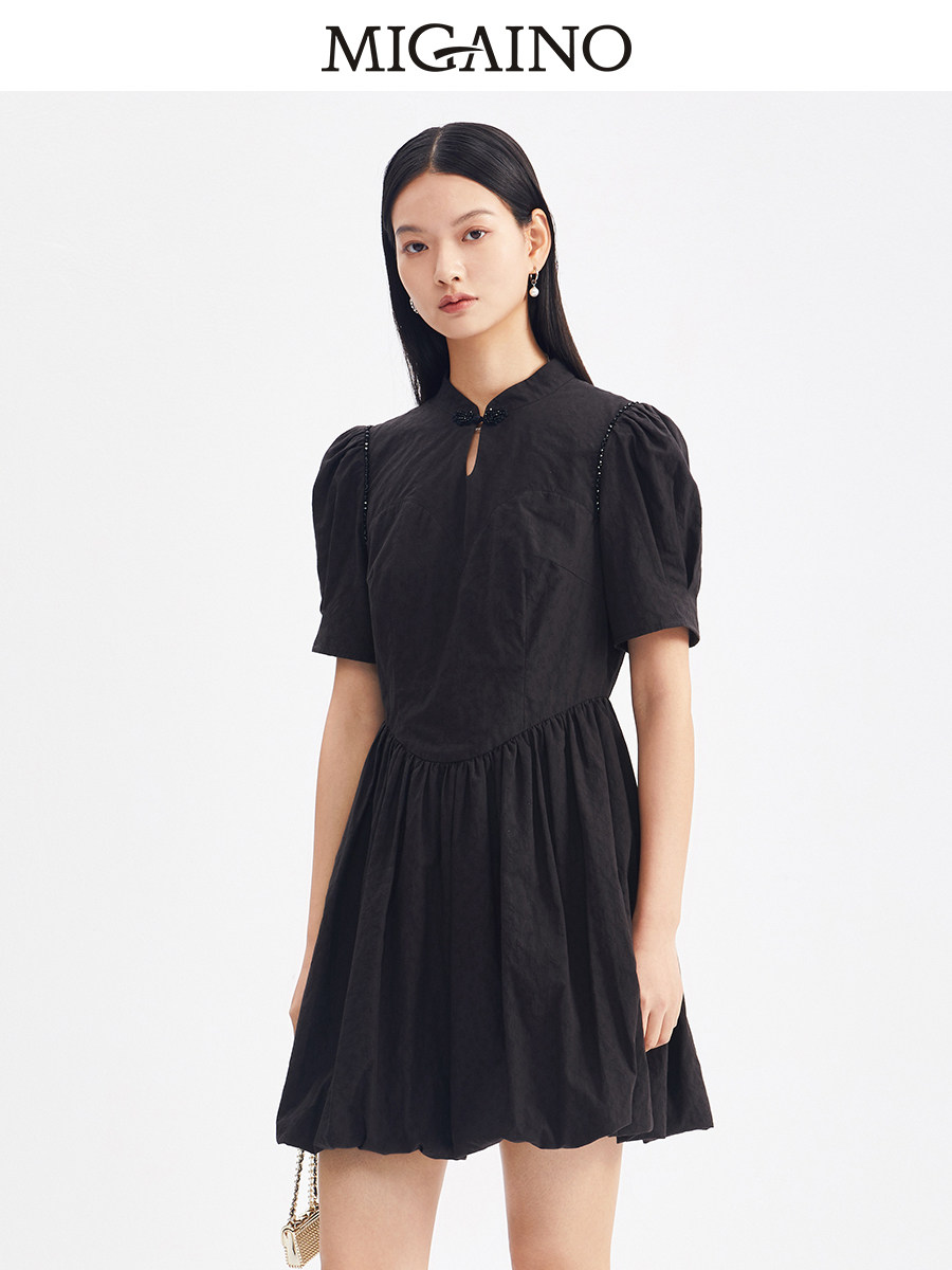 曼娅奴黑色娃娃裙女2022夏季新款气质泡泡袖高级感收腰a字裙短裙