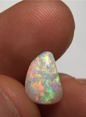 高艳靓七彩澳洲欧泊高拱弧7.8*10.8*4.2MM 1.960克拉