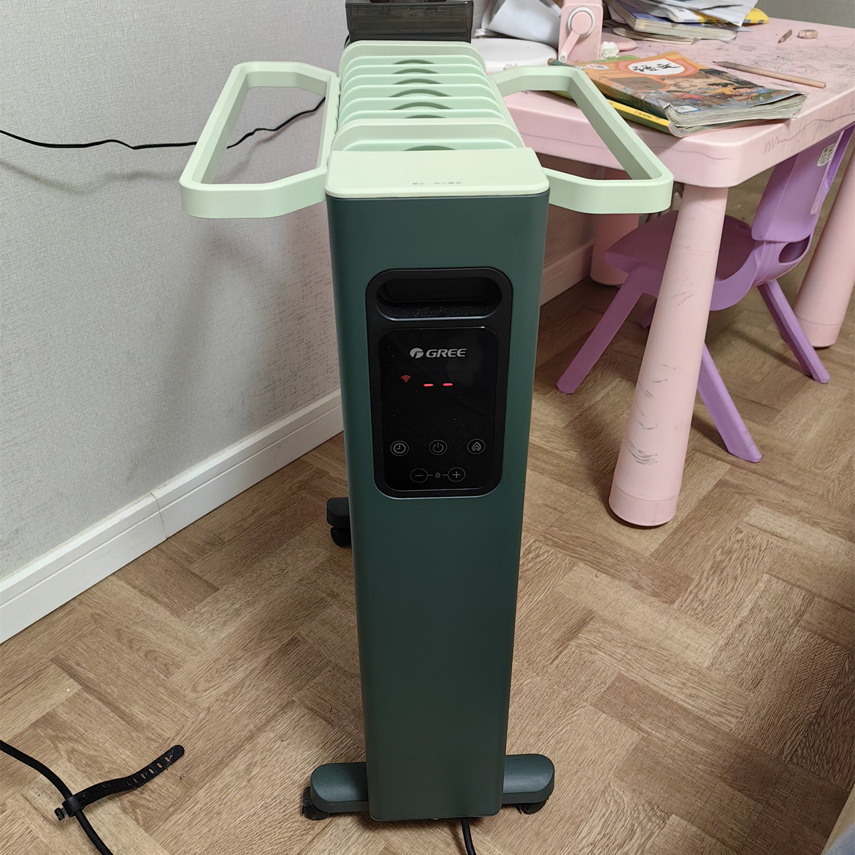 格力电热油汀取暖器家用智能电暖器速热暖风机大面积烤火炉电暖片