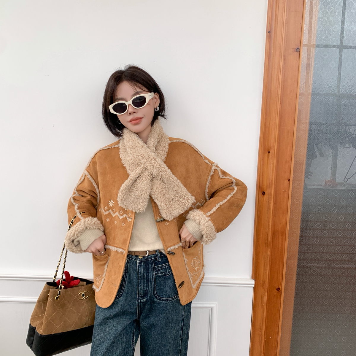 繁花家冬上新复古风刺绣长袖短外套(配围脖)25906