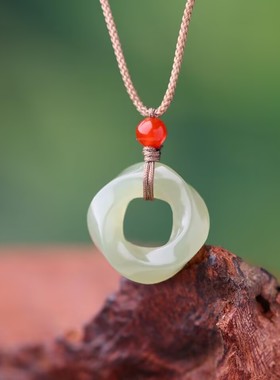 玉阅珠宝和田玉莫比乌斯环吊坠