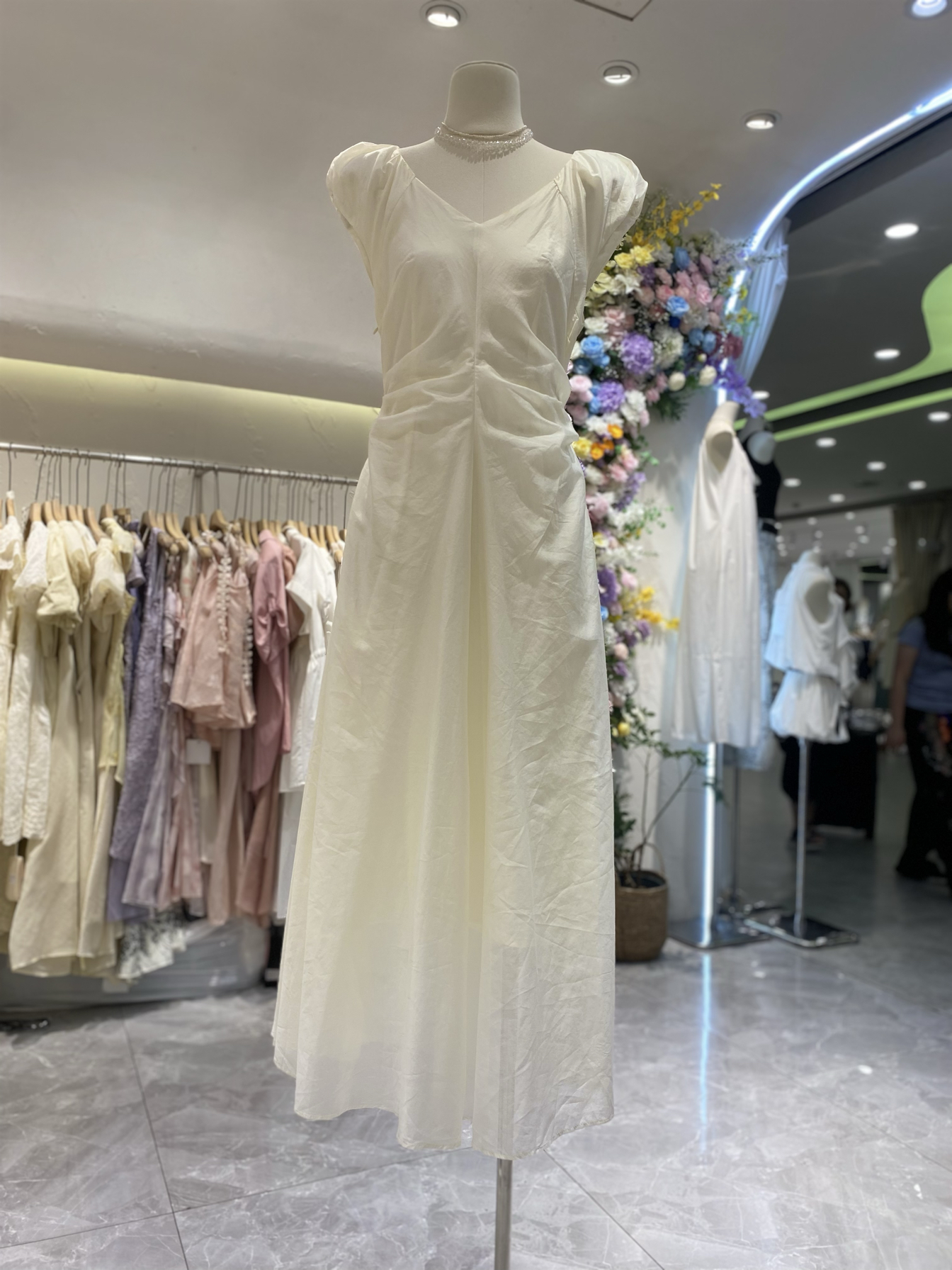 2025夏季新款韩版时尚百搭显瘦褶皱飞飞袖连衣裙女设计感小众长裙