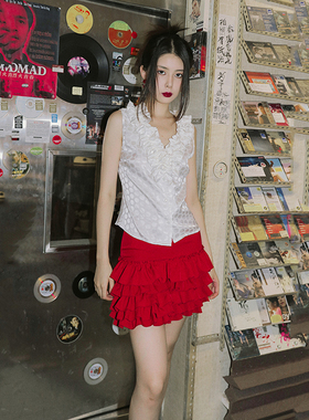 南君/2023夏季新款波浪花边v领白色缎面港风气质复古波点无袖衬衫