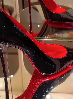 漆皮黑色尖头水钻红底高跟鞋2025新款细跟性感浅口女床上情趣单鞋
