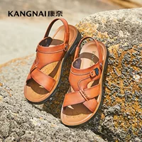 Giày nam Kangnai mùa hè da mềm đế mềm dép đi biển Giày nam nhăn da hai mang dép thủy triều hoang dã - Sandal dép rọ gucci