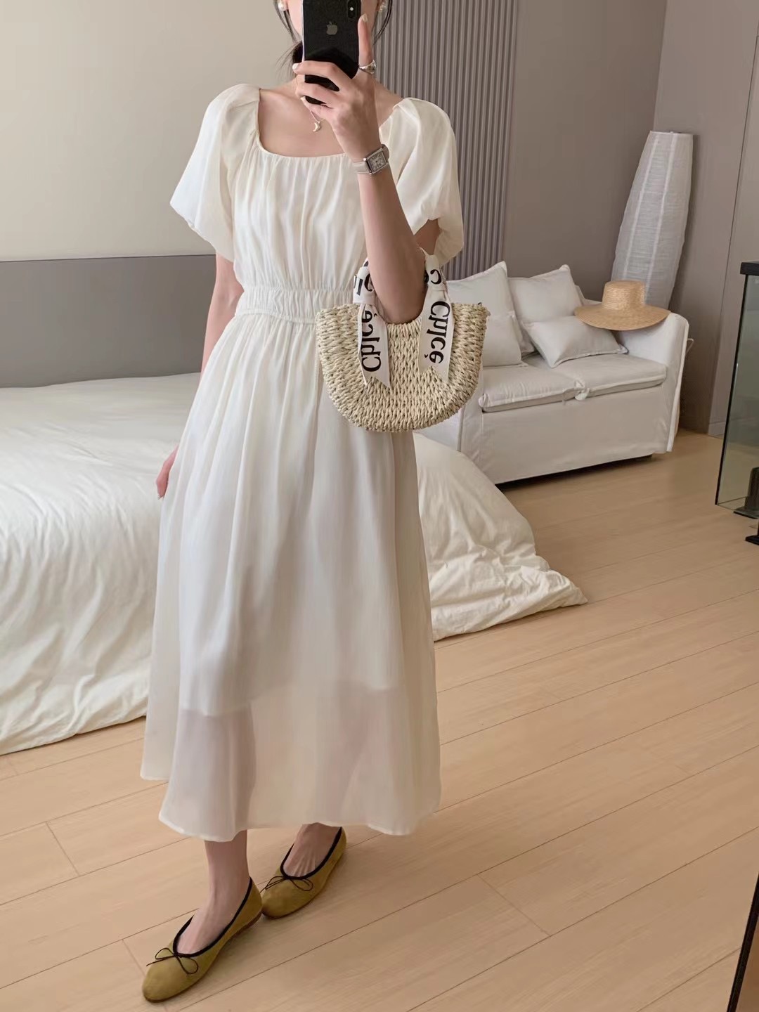 法式温柔风米白连衣裙女夏季2024新款高级感气质收腰显瘦仙女长裙