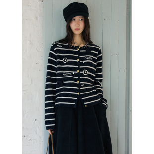 女全羊毛保暖慵懒毛衣冬季 BLUEerror 手工花朵圆领条纹针织开衫