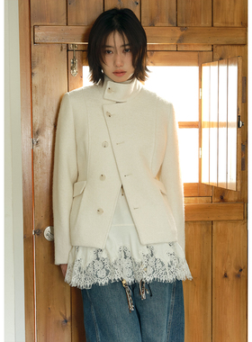 BLUEerror 立领短款白色圈圈毛呢外套女修身显瘦收腰羊毛呢子冬季