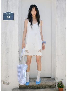 BLUEerror 镂空刺绣串珠白色吊带连衣裙女无袖海边度假裙子夏季