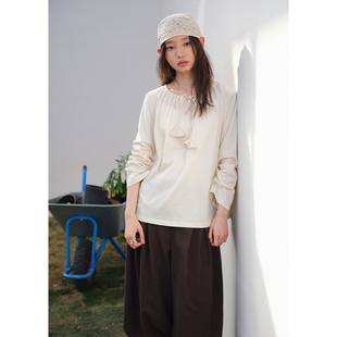 BLUEerror t恤女叠穿莱赛尔垂感上衣春 花朵抽褶绑带圆领白色长袖