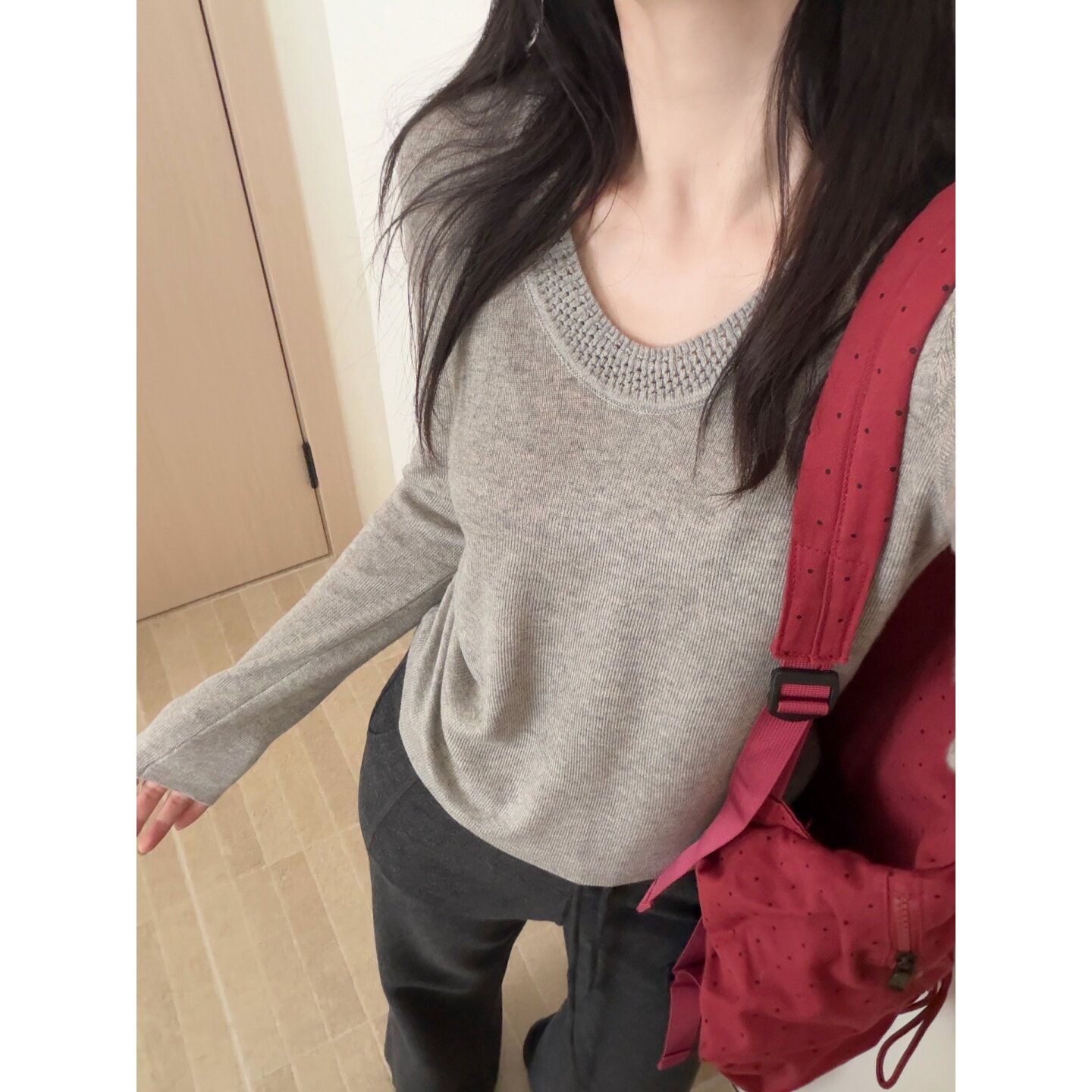 此外网格U领针织衫女图片