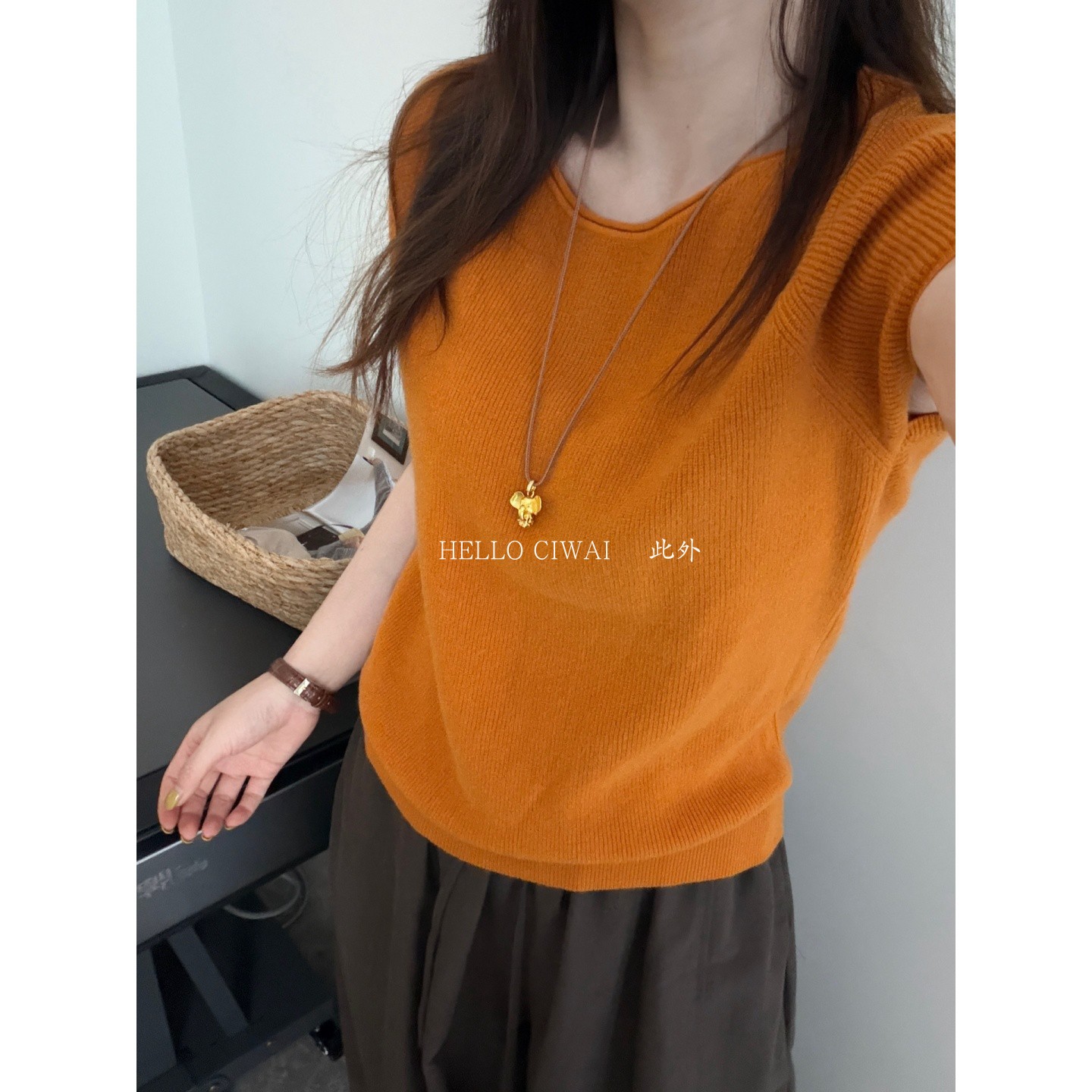 此外卷边纯色简约针织短袖女图片