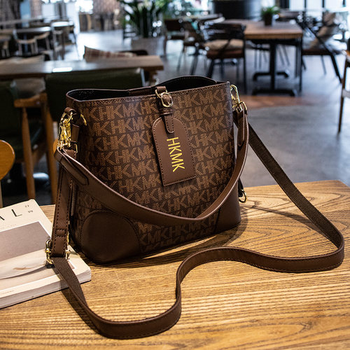 斜挎包女2025新款气质手提水桶包