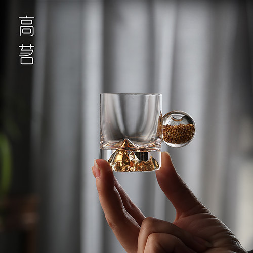 观山带把水晶玻璃茶杯