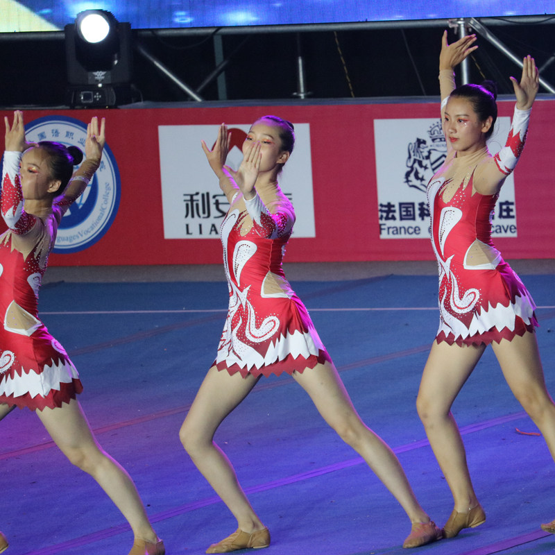 18年新品定做啦啦操服拉拉队服体操服表演服学生女男竞技健美操服