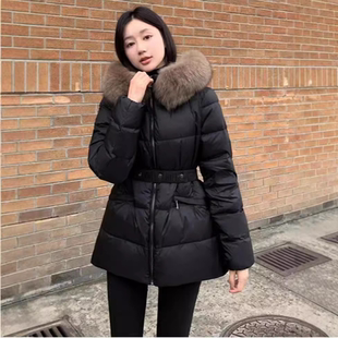 M家2024冬季女装90白鸭绒短款羽绒服收腰连帽狐狸大毛领羽绒外套