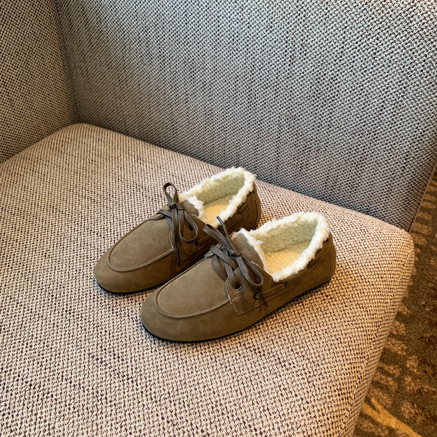 冬季保暖加绒系带平底豆豆鞋