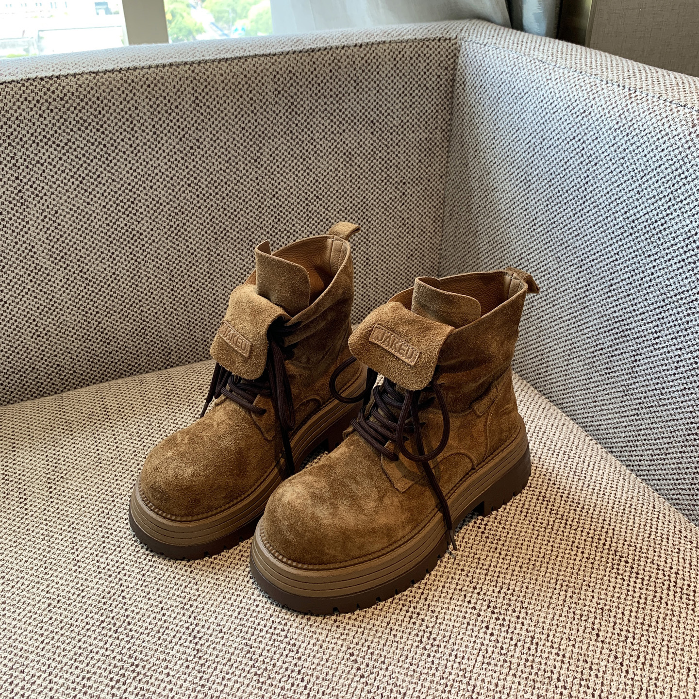 磨砂牛皮系带复古英伦马丁靴