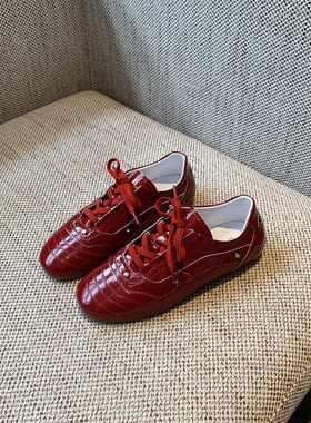 【TFM】2026春季新款薄底德训鞋女红色漆皮铆钉系带休闲鞋老钱风