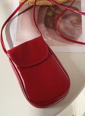 ins红色手机包简约百搭翻盖小方包时尚单肩斜挎包散步小包包2025