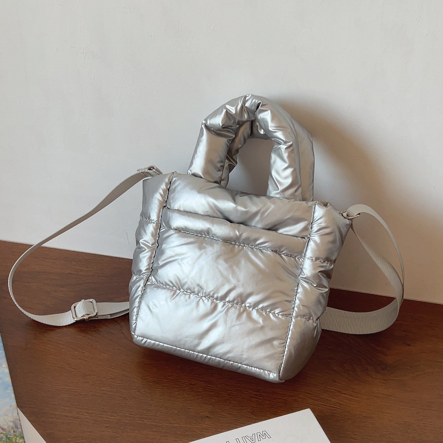 ins可爱棉服包休闲百搭夹棉包手提小包包时尚银色单肩斜挎包女包,箱包皮具/热销女包/男包,托特包,淘宝优惠券,粉丝福利购,淘宝优惠卷