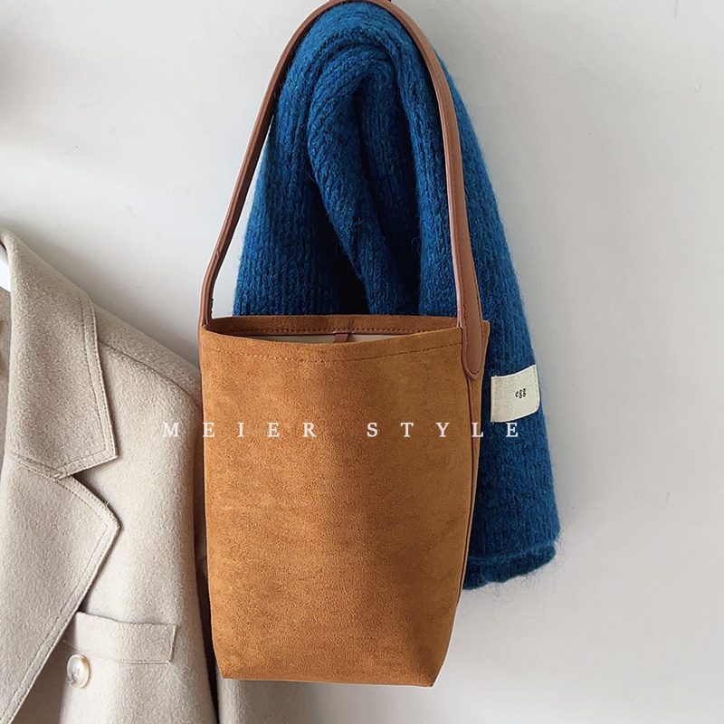 复古绒面水桶包秋冬腋下包单肩包