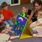 幼儿园抓周道具原装 男女通用园架站立教学板毛毡故事板绘本教具