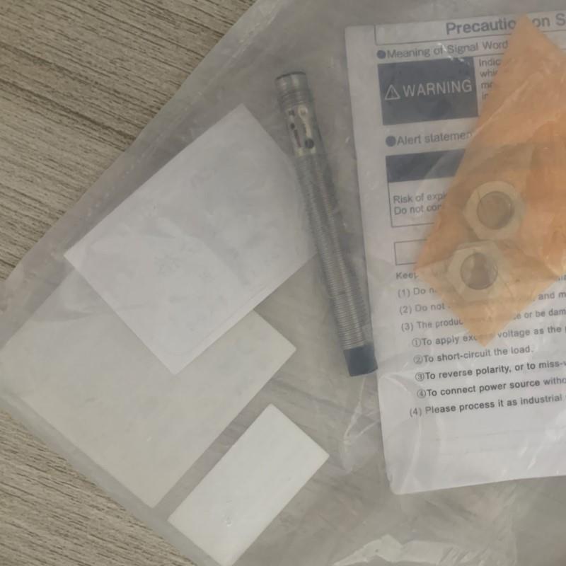 E2B圆柱型接近传感器E2B-S08LN02-MC-B2 OMS 原装正品询价