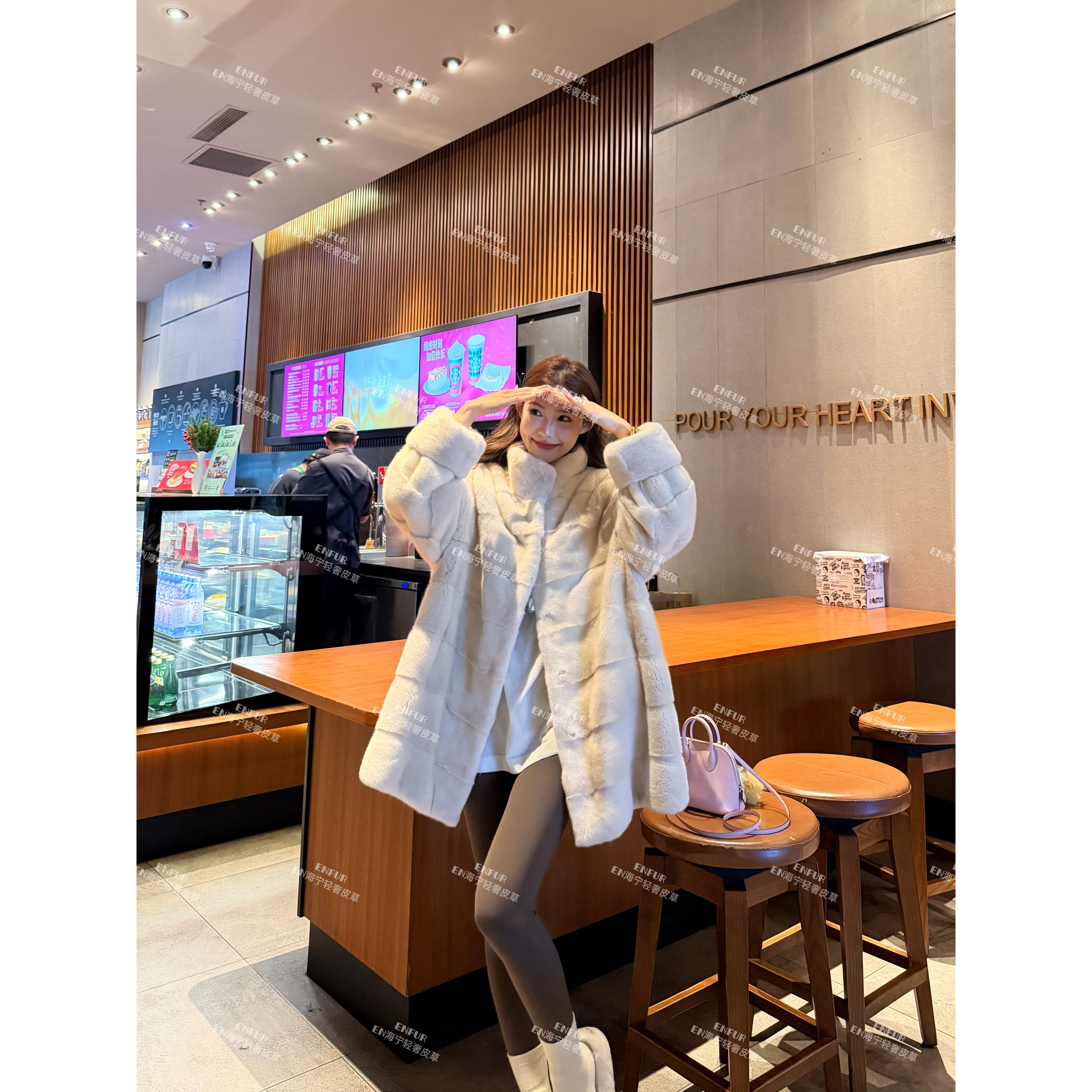 紫金级天鹅绒横排水貂皮草外