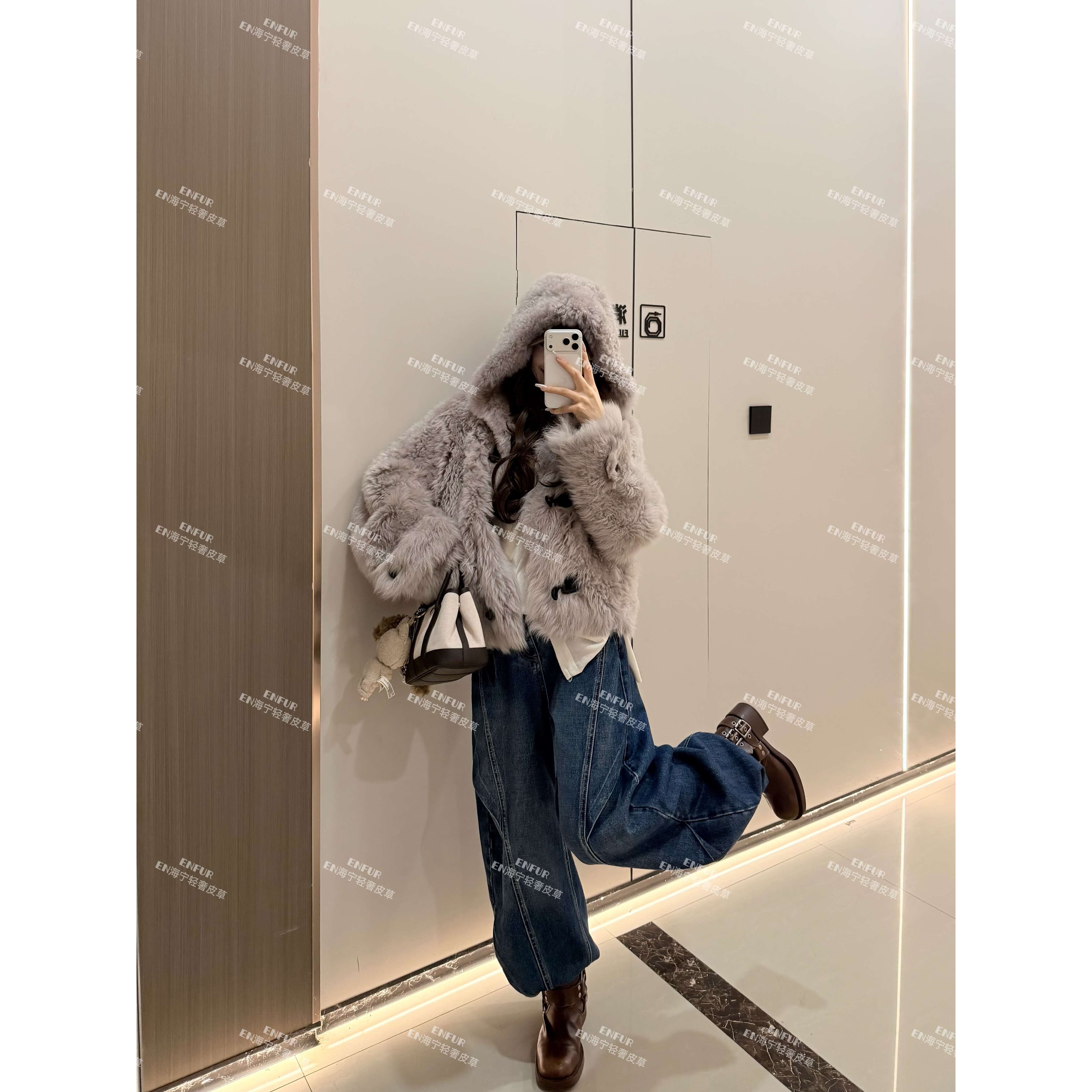 连帽牛角扣托卡皮毛一体皮草外套