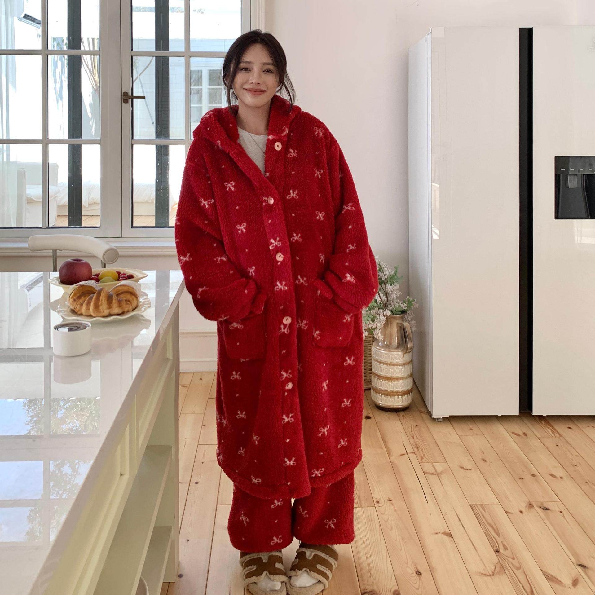 加绒加厚连帽印花加长睡袍两件套女保暖珊瑚绒可爱家居服秋冬新款