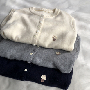 小蘑菇 兔毛混纺温柔可爱简约针织开衫女柔软包扣长袖毛衣