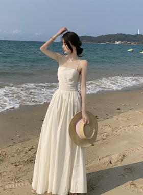 茶歇法式白色一字肩吊带连衣裙女夏季性感露背海边度假仙女沙滩裙