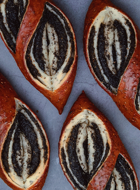 黑芝麻碱水棒德式碱水包无添加蔗糖健身轻卡饱腹感强代餐全麦早餐