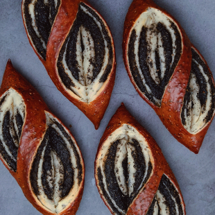 黑芝麻碱水棒德式碱水包无添加蔗糖健身轻卡饱腹感强代餐全麦早餐