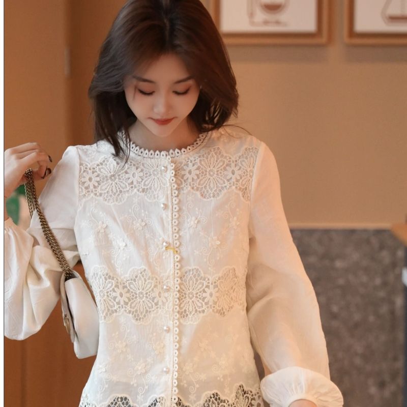 SEE.南法假日Shaw Eleven2025春女装花朵蕾丝圆领珍珠扣上衣88242