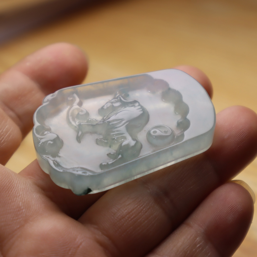 纯天然缅甸水沫玉飘花冰种飘绿生肖牛吊坠挂件唯美女款手链时尚