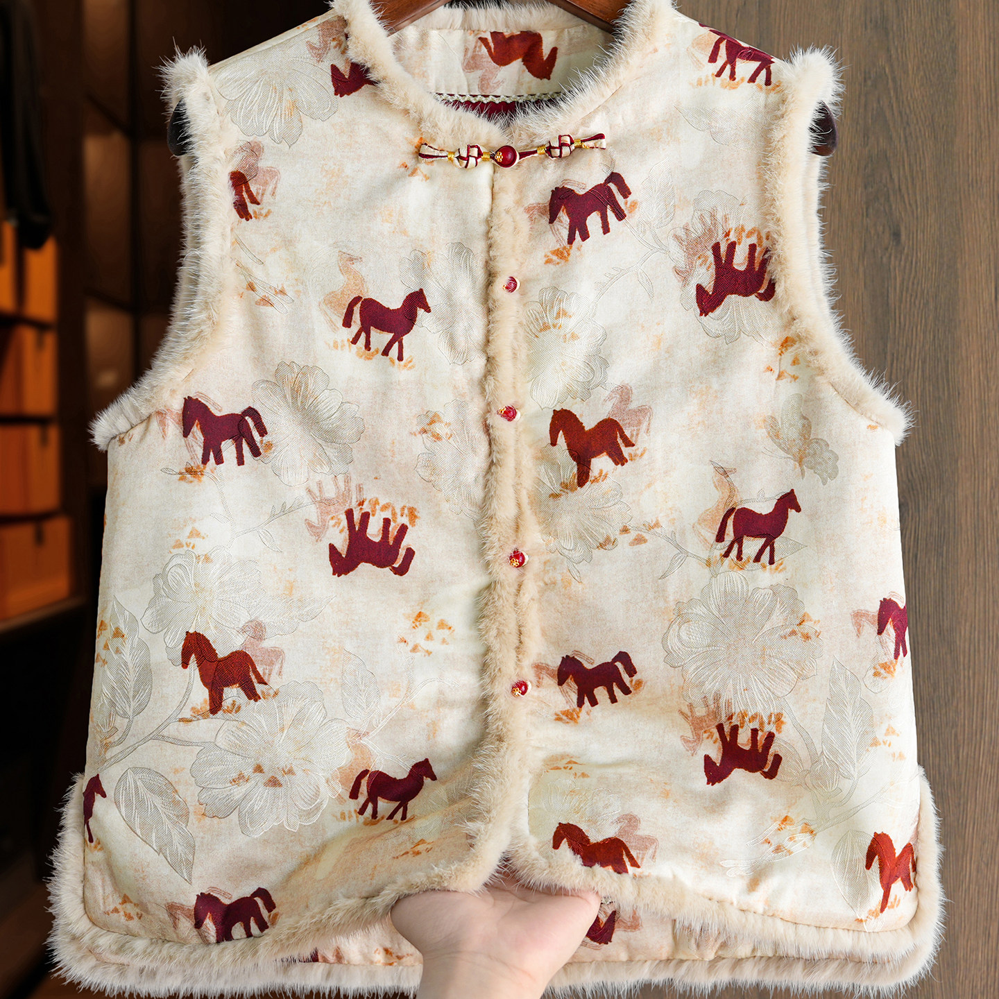 新中式复古夹棉马甲女2025秋冬季圆领无袖轻奢高级感背心加厚上衣