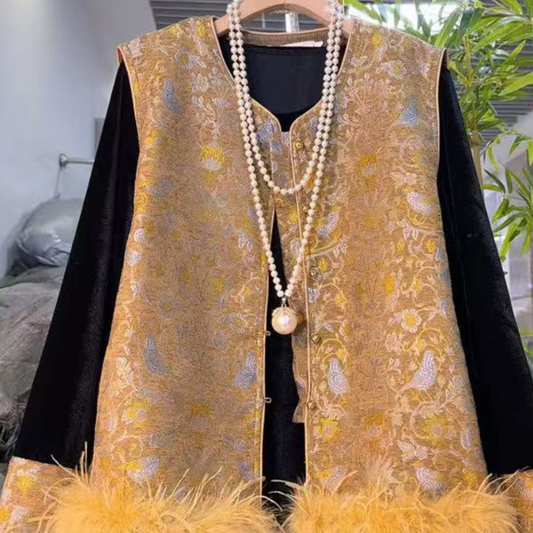 高级感无袖坎肩新中式国风夹棉马甲秋冬季新款鸵鸟毛马夹背心女