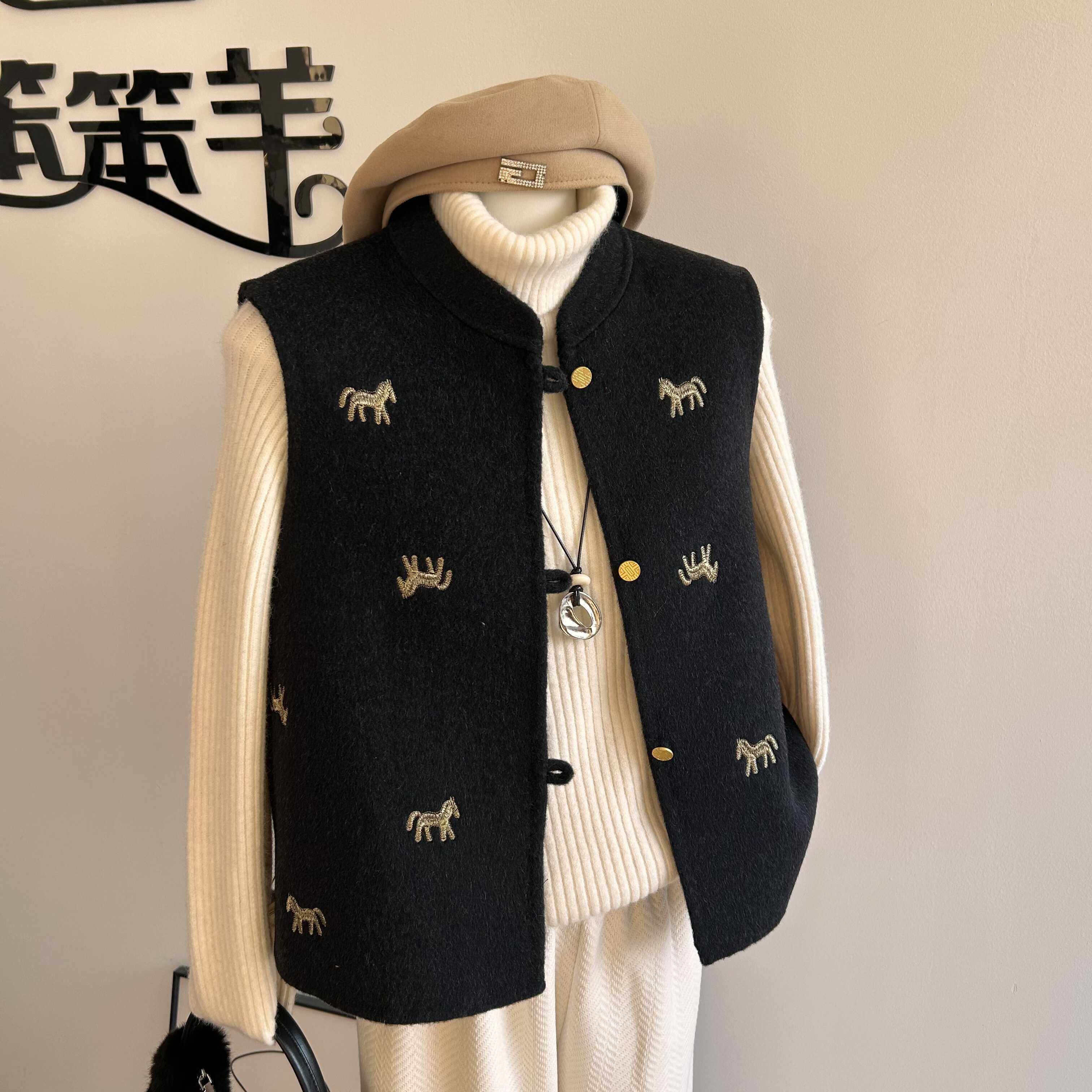 春季新款叠穿背心上衣高档设计感气质马夹潮新中式小马刺绣马甲女,女装/女士精品,马夹,淘宝优惠券,粉丝福利购,淘宝优惠卷