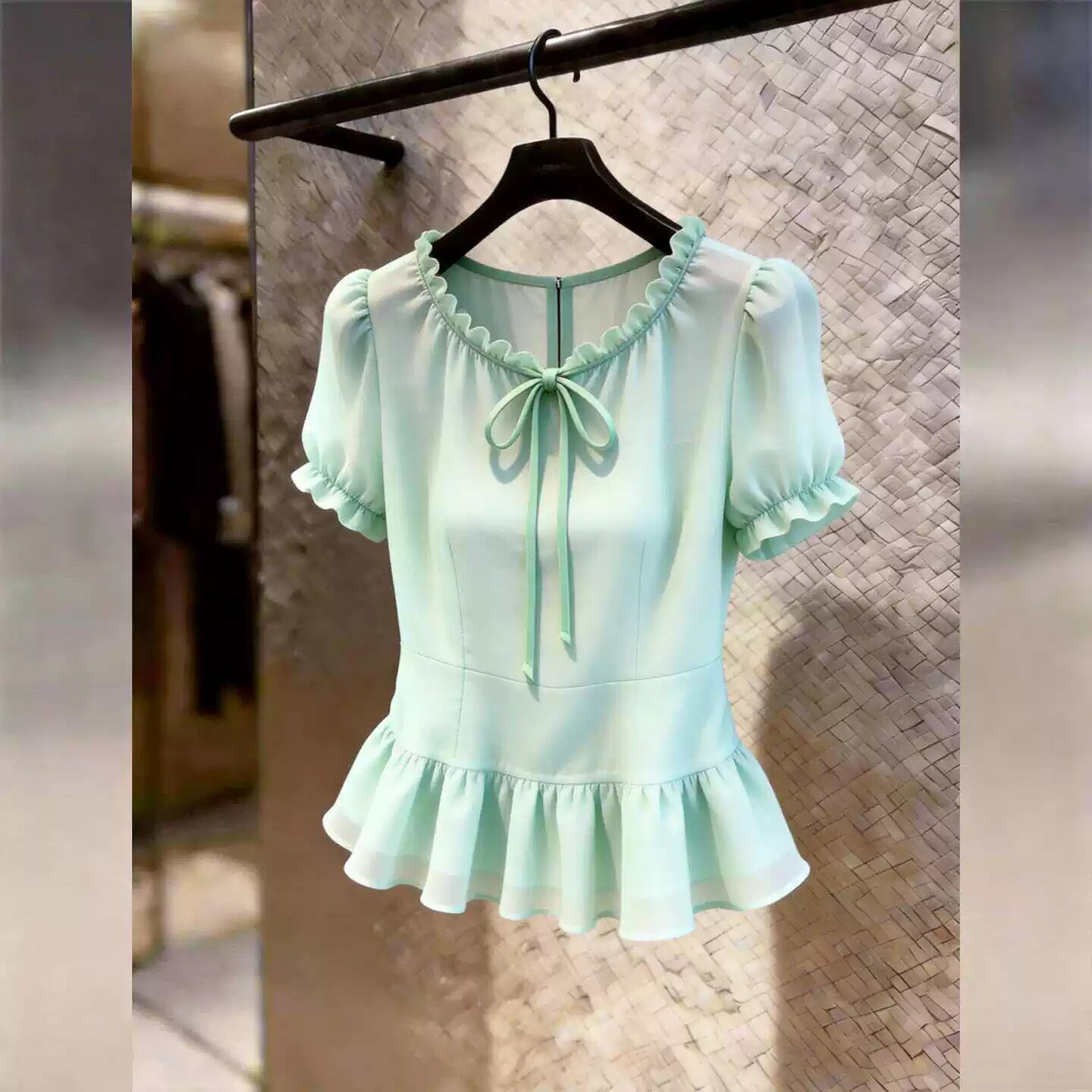 2026夏季温柔风薄荷绿泡泡袖上衣女蝴蝶结荷叶边小众设计感衬衫
