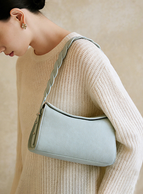 禾二HIR2026春冰雾蓝头层牛皮枕头包真皮单肩斜挎腋下手提饭盒包