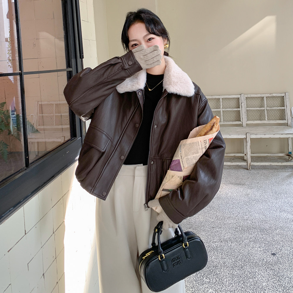 咖色毛绒翻领皮衣派克服女2025年冬季新款高级感加绒加厚机车夹克图片