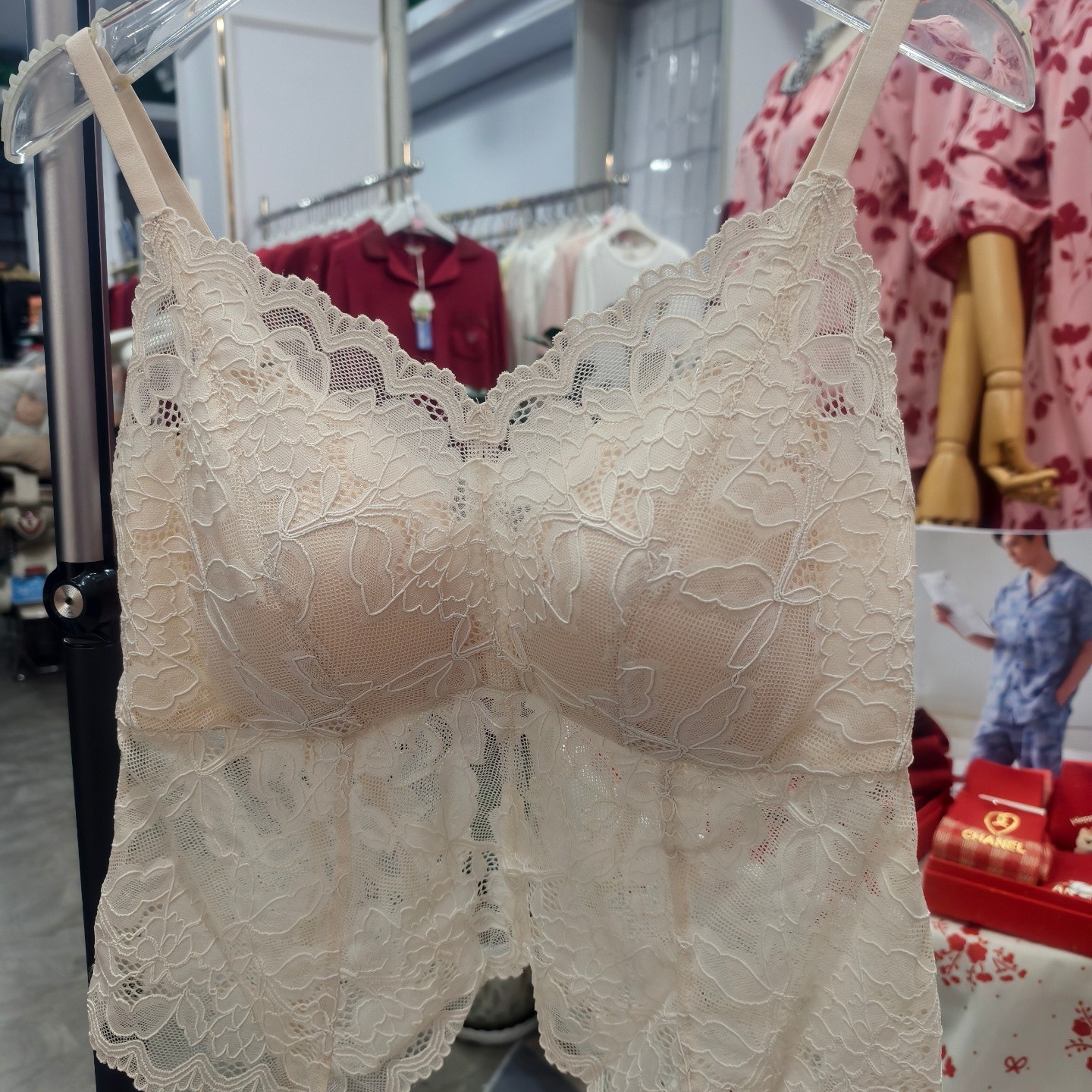 丽维24028新款美背吊带背心固定一体薄杯垫后背排扣蝴蝶美背设计