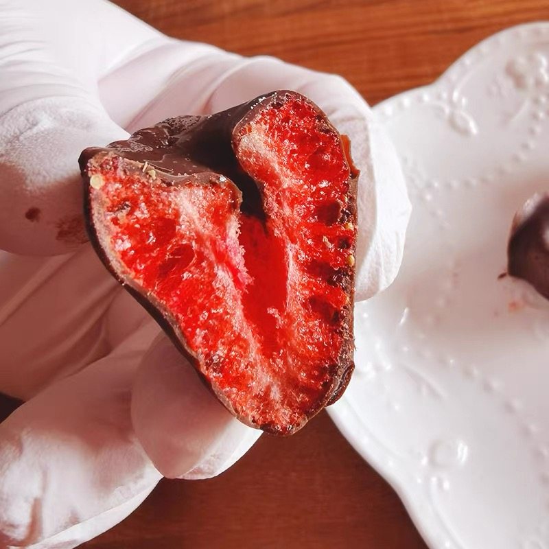 臻时巧纯脂香浓黑巧克力冻干草莓脆小袋装零食糖果送女友儿童年货