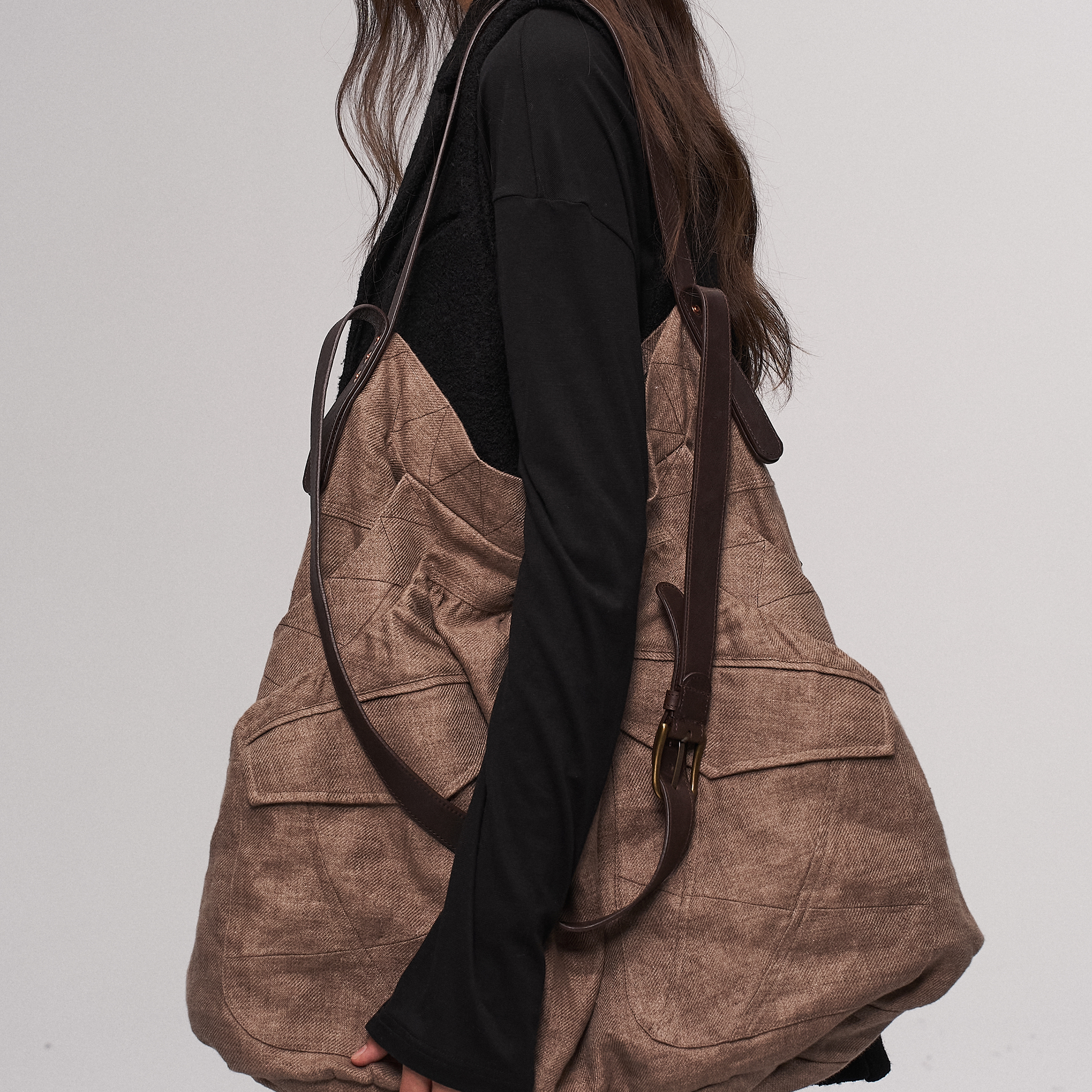 「 凌鸦ILNya 」差池 降落伞邮差包 马革皮大容量单肩手提挎包